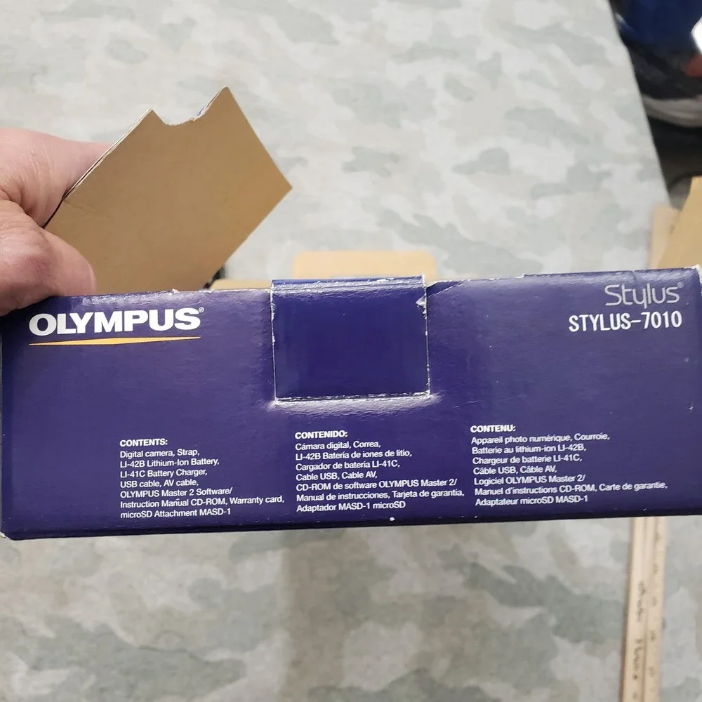 Olympus Stylus 7010 Digital Camera Silver Battery Charger‎ And Box